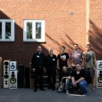 Gruppenbild mit Lautsprecher